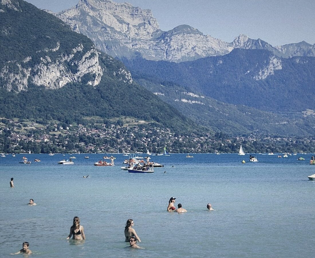 Lac d’Annecy en Haute-Savoie, destination de vacances en France